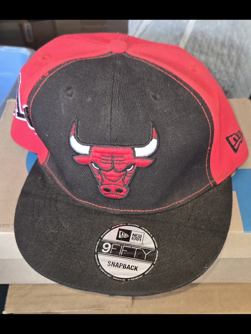 New Era Chicago Bulls 9FIFTY Snapback Hat - Red & Black